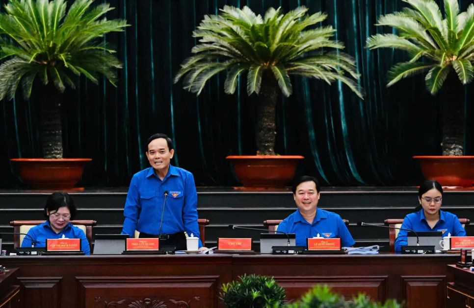 Bí thư Thành ủy TPHCM Trần Lưu Quang cùng lãnh đạo TPHCM gặp gỡ cán bộ Đoàn - Hội - Đội tiêu biểu TPHCM. Ảnh: VIỆT DŨNG