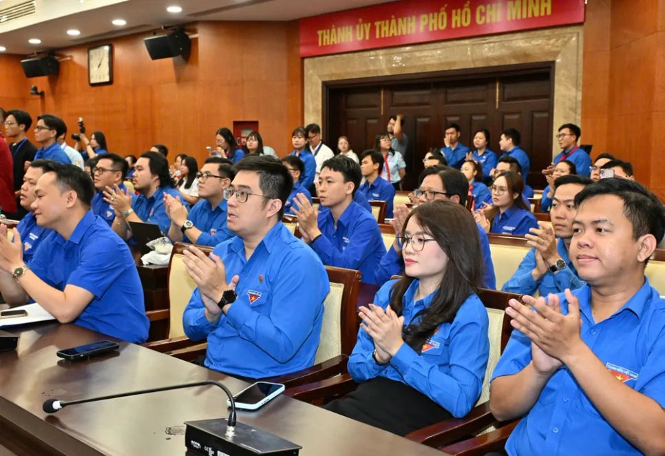 Cán bộ Đoàn - Hội - Đội tiêu biểu TPHCM dự chương trình gặp mặt lãnh đạo TPHCM. Ảnh: VIỆT DŨNG