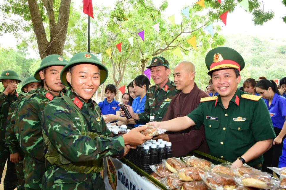 Món quà nhỏ giúp các chiến sĩ mới thêm động lực, yên tâm tham gia huấn luyện