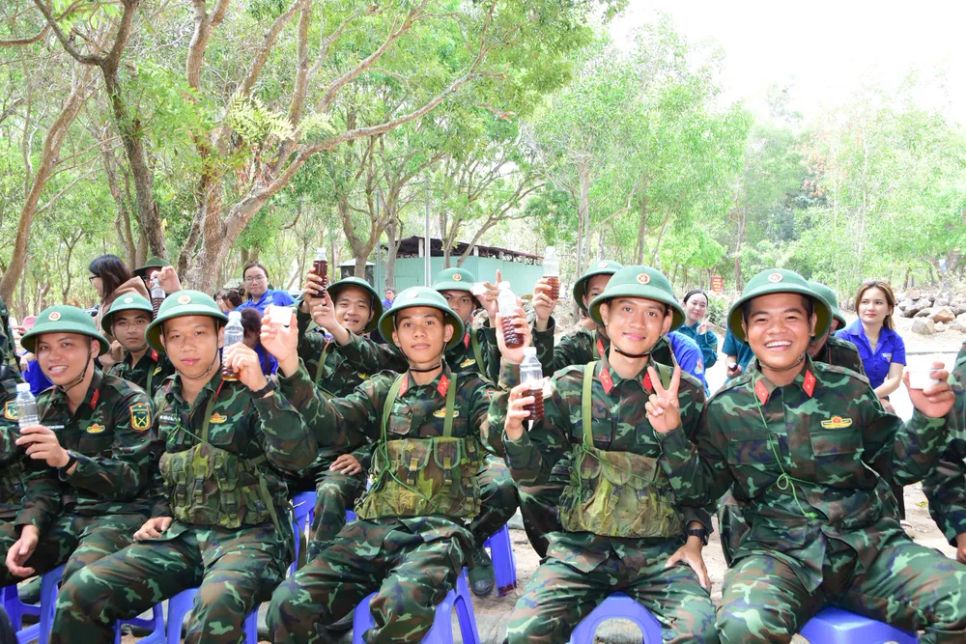 Tiếp sức chiến sĩ mới trên thao trường