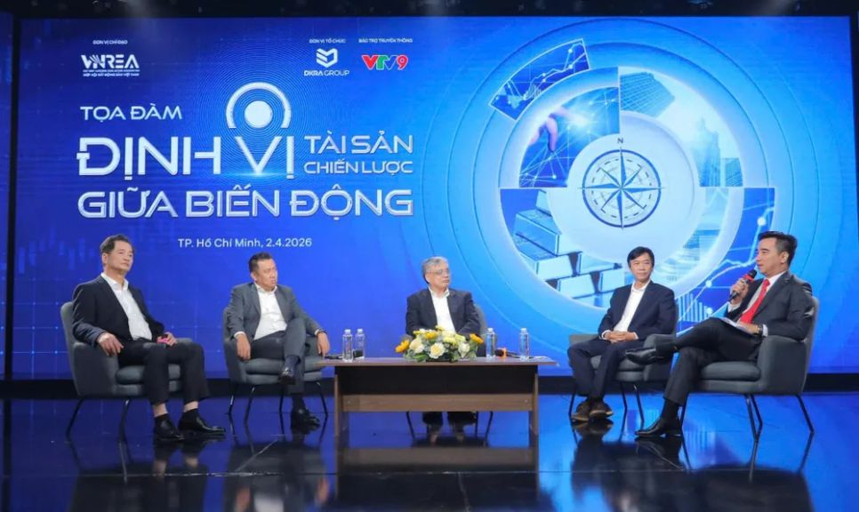 Các chuyên gia trao đổi tại Hội thảo với chủ đề “Thị trường bất động sản 2026 - Định vị tài sản chiến lược giữa biến động”. Ảnh: THANH HIỀN