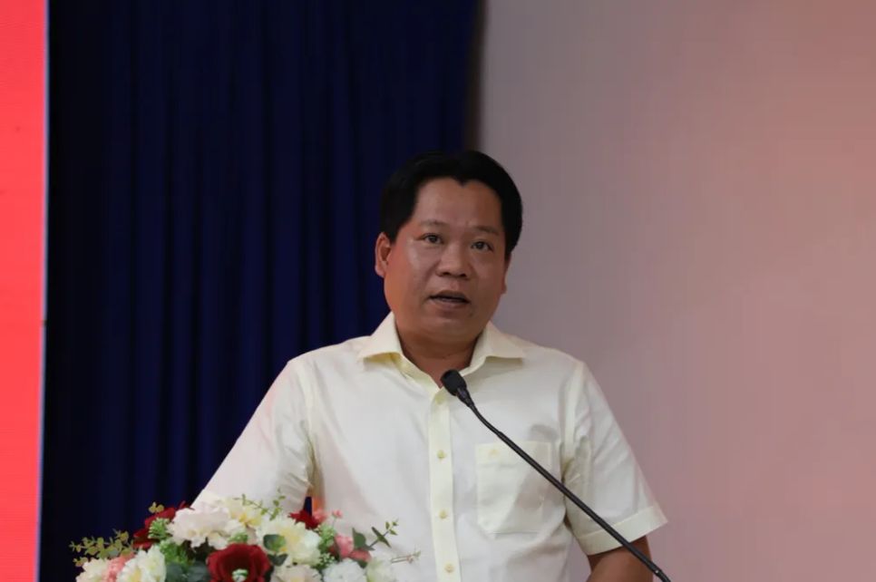 Ông Võ Văn Lên, Phó Giám đốc Sở NN-MT tỉnh An Giang phát biểu tại Hội nghị giao ban báo chí, sáng 2-4 <br>