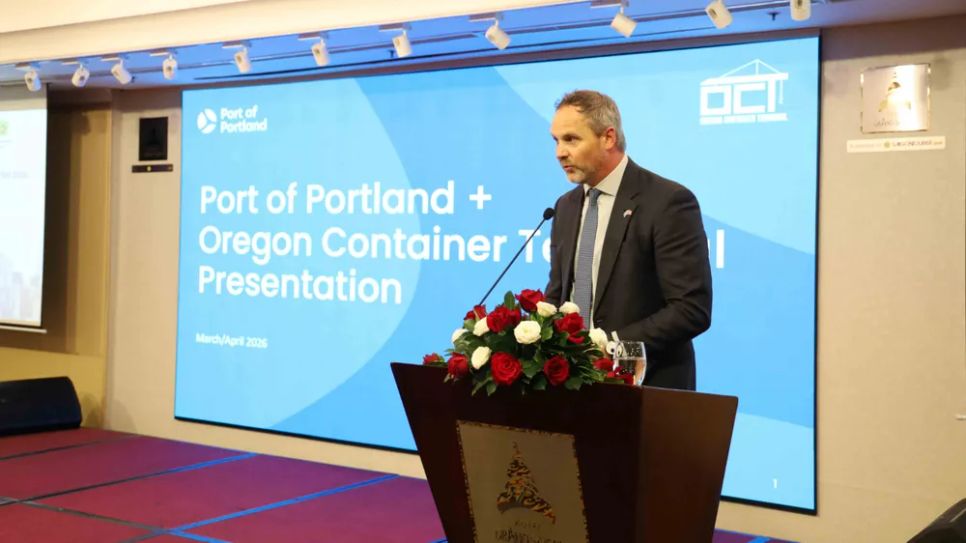 Ông Andy Reed, Trưởng ban Thương mại Toàn cầu Cảng Portland, đề xuất kết nối trực tiếp giữa cảng Portland và cụm cảng Cái Mép – Thị Vải. Ảnh: MINH XUÂN