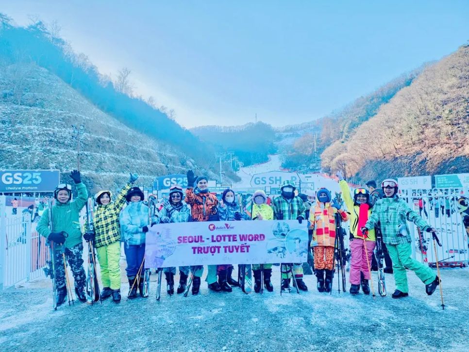 Đoàn khách Việt Nam tham quan, trượt tuyết tại Hàn Quốc do Công ty Du lịch Việt thực hiện