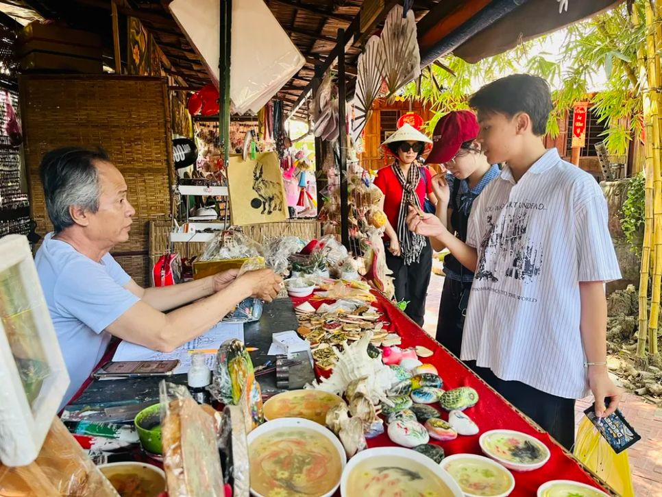 Du khách TPHCM và một số tỉnh, thành tham quan Cồn Phụng (Vĩnh Long), chiều 29-3, do TSTtourist tổ chức