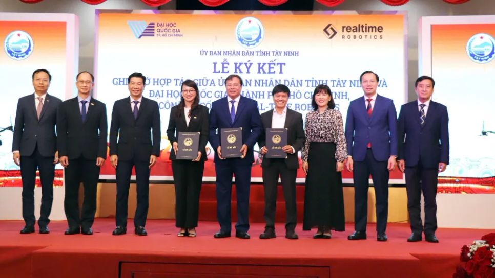 Lãnh đạo Đại học Quốc gia TPHCM, tỉnh Tây Ninh và Công ty CP Real-Time Robotics ký kết hợp tác xây dựng hệ sinh thái UAV