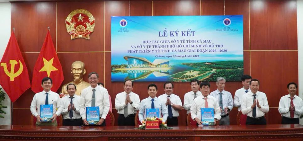 Các Giám đốc bệnh viện thuộc Sở Y tế TPHCM ký kết hợp tác với các Giám đốc bệnh viện thuộc Sở Y tế tỉnh Cà Mau