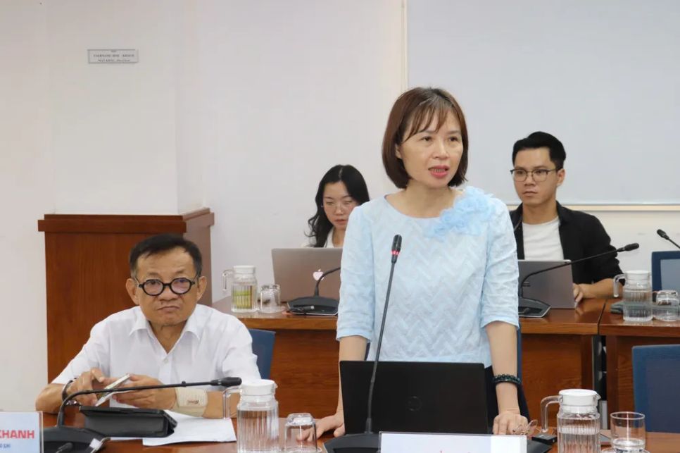 <p> Bà Lê Hồng Nga, Phó Giám đốc HCDC thông tin tại họp báo </p>