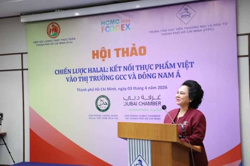 Bà Lý Kim Chi, Chủ tịch FFA phát biểu tại hội thảo