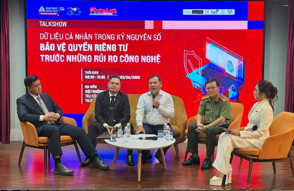 Các diễn giả phát biểu tại Talkshow “Dữ liệu cá nhân trong kỷ nguyên số – Bảo vệ quyền riêng tư trước những rủi ro công nghệ”.