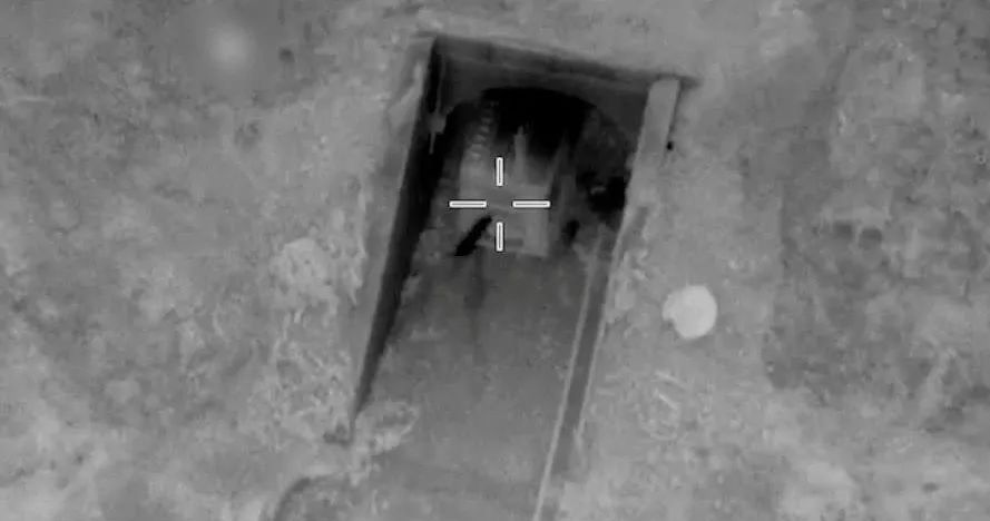 Hình ảnh được cho là một bệ phóng tên lửa của Iran bị lực lượng Mỹ tấn công. Ảnh: CENTCOM