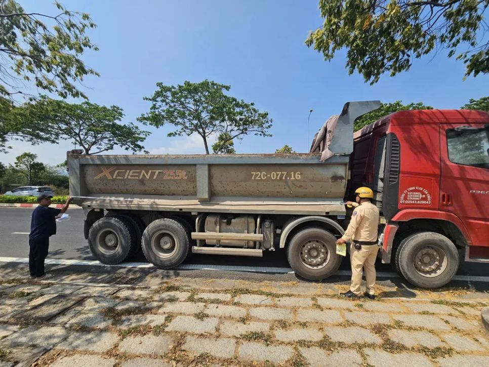 Lực lượng CSGT, Công an TPHCM kiểm tra phương tiện