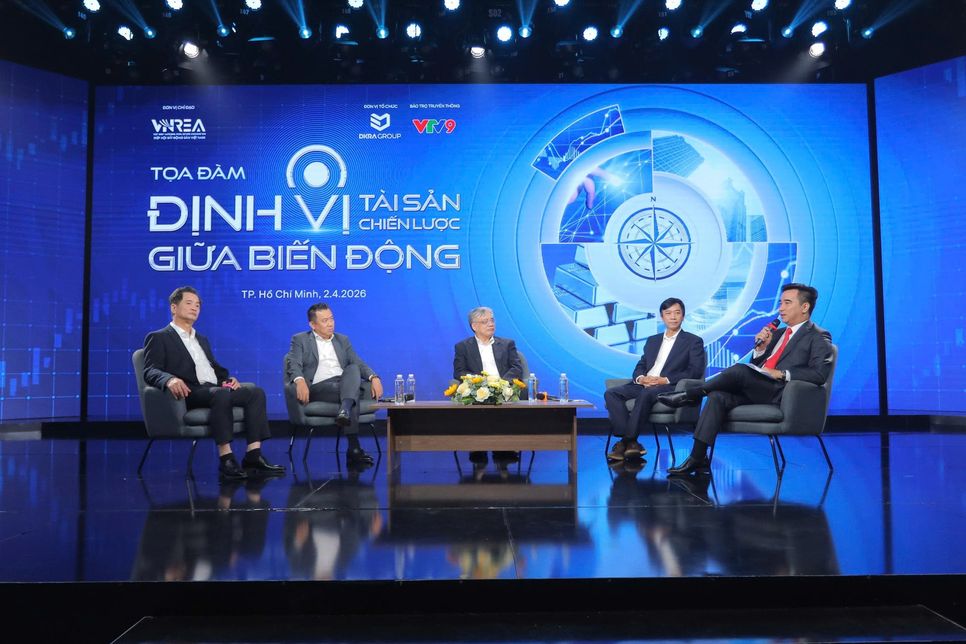 Các diễn giả chia sẻ tại phiên tọa đàm “Định vị tài sản chiến lược giữa biến động”