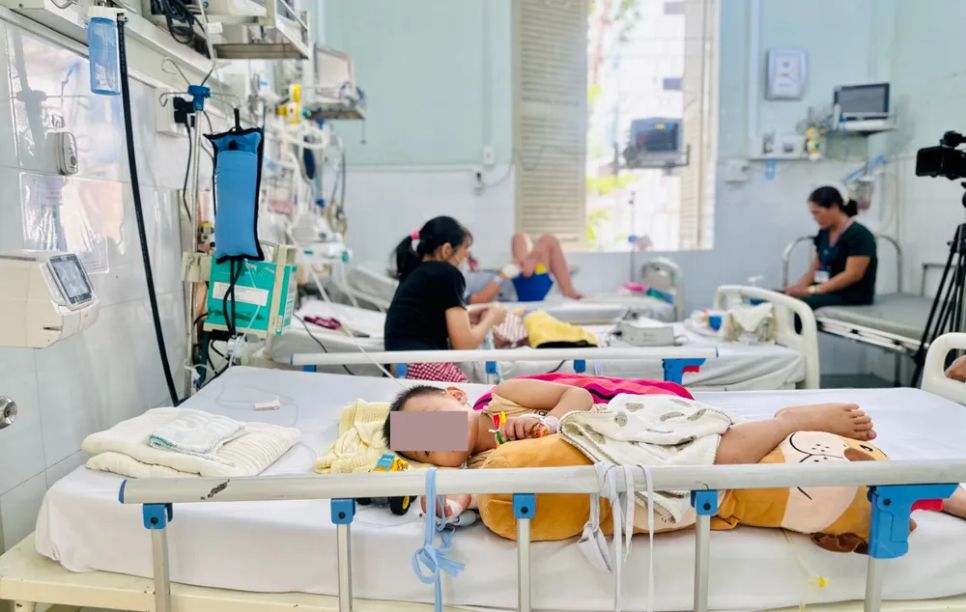 Bệnh nhi điều trị tay chân miệng tại Bệnh viện Nhi đồng 1 Bệnh nhi điều trị tay chân miệng tại Bệnh viện Nhi đồng 1