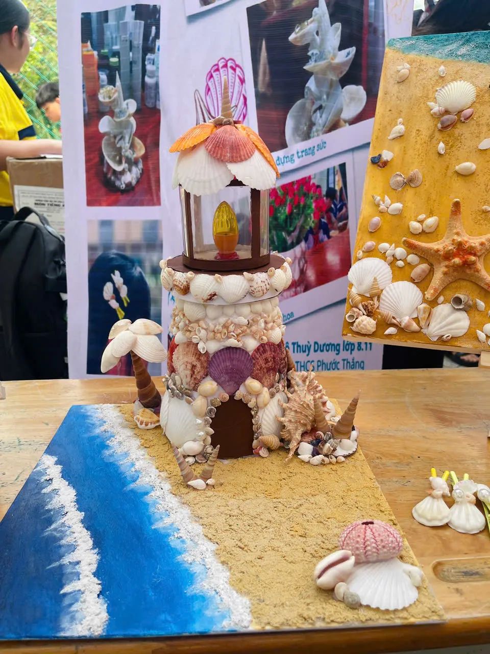 Chiếc đèn được làm từ những "món quà" của biển