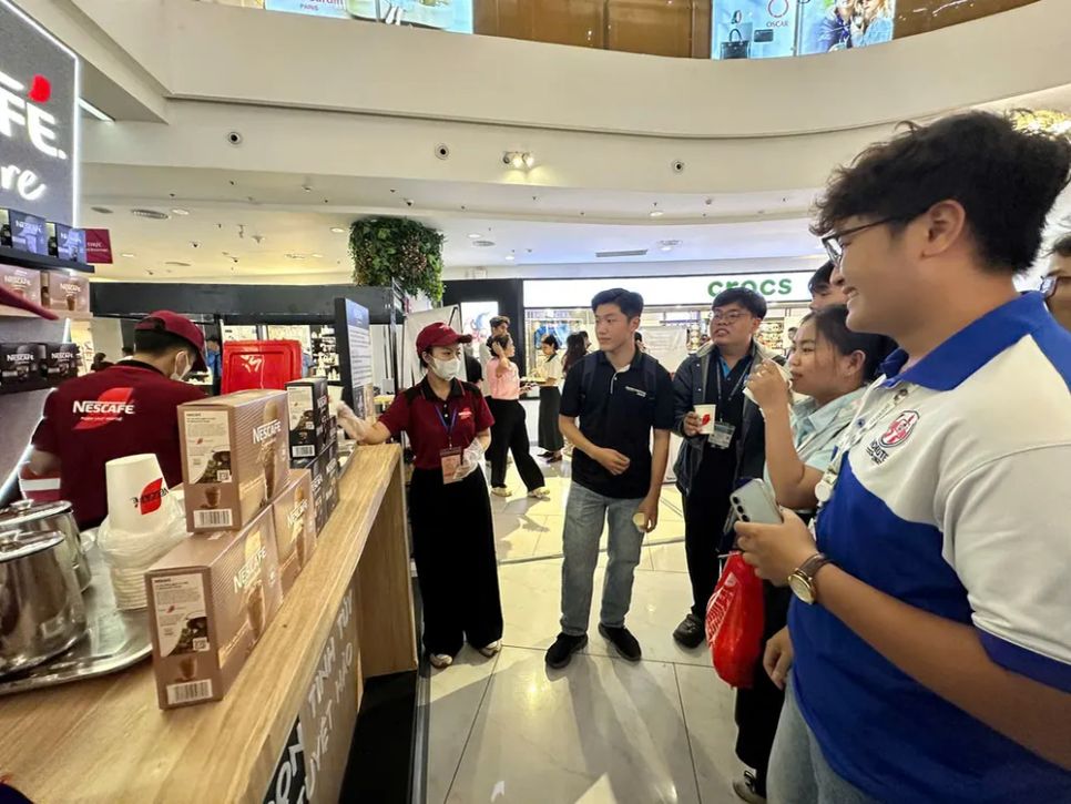 Lễ hội tôn vinh cà phê - trà Việt lần 4 năm 2026 thu hút nhiều người tham quan, thưởng thức