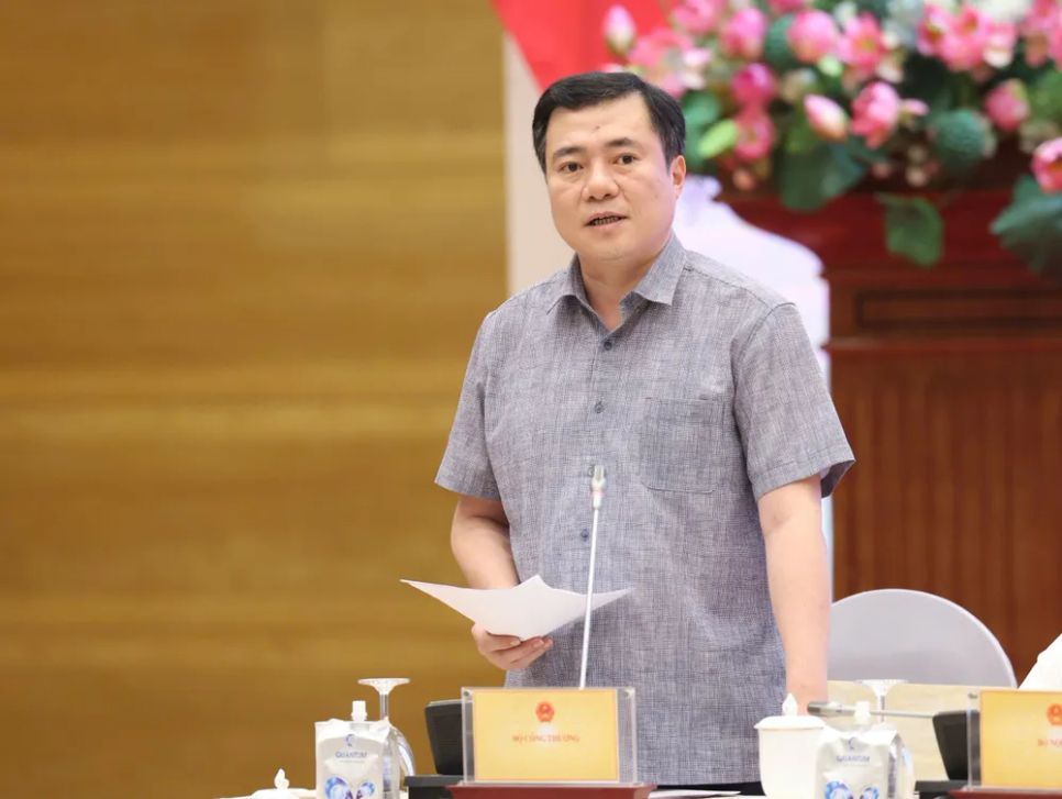 Thứ trưởng Bộ Công thương Nguyễn Sinh Nhật Tân thông tin về tình hình cung ứng xăng dầu. Ảnh: QUANG PHÚC Thứ trưởng Bộ Công thương Nguyễn Sinh Nhật Tân thông tin về tình hình cung ứng xăng dầu. Ảnh: QUANG PHÚC