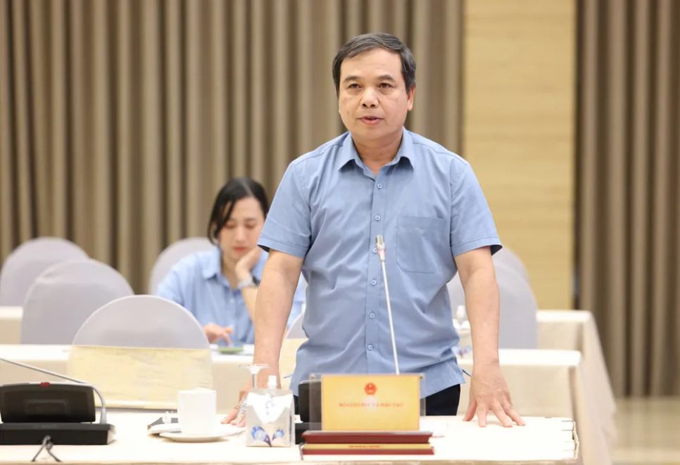 Ông Hoàng Đức Minh, Vụ trưởng Vụ Học sinh - Sinh viên (Bộ GD-ĐT) phát biểu tại họp báo, chiều 4-4. Ảnh: QUANG PHÚC