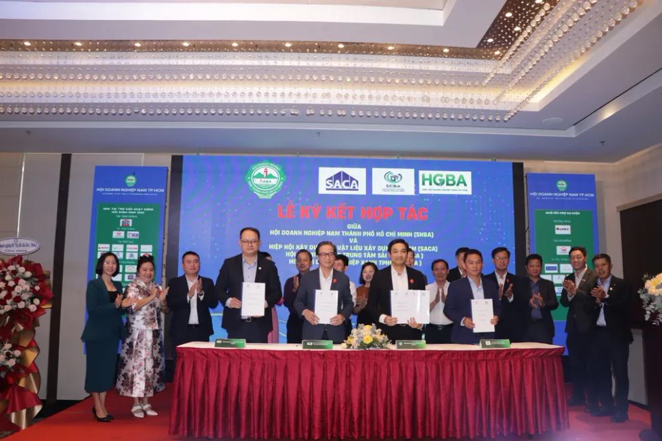 Lễ ký kết hợp tác giữa Hội Doanh nghiệp Nam TPHCM với các hiệp hội ngành nghề. Ảnh: QUANG VŨ Lễ ký kết hợp tác giữa Hội Doanh nghiệp Nam TPHCM với các hiệp hội ngành nghề. Ảnh: QUANG VŨ