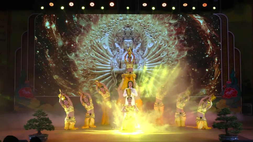 Chương trình nghệ thuật tại đêm khai mạc lễ hội