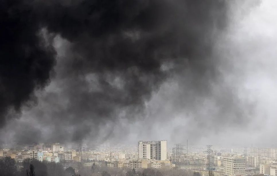 Ít nhất 5 người thiệt mạng trong vụ đánh bom các cơ sở hóa dầu tại khu kinh tế đặc biệt Mahshahr ở Tây Nam Iran. Ảnh: FARS Ít nhất 5 người thiệt mạng trong vụ đánh bom các cơ sở hóa dầu tại khu kinh tế đặc biệt Mahshahr ở Tây Nam Iran. Ảnh: FARS