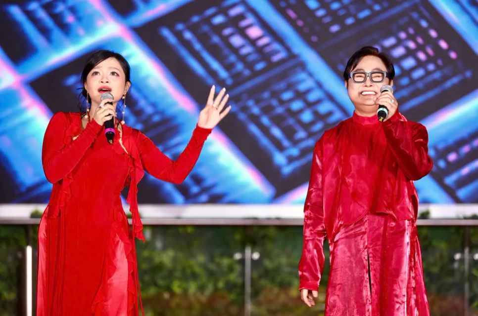 Ca sĩ Phương Anh và Đông Quân Ca sĩ Phương Anh và Đông Quân