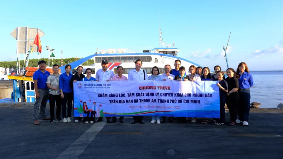 Đoàn bác sĩ Bệnh viện Đa khoa Thủ Đức thăm khám cho người dân xã đảo Thạnh An. Đoàn bác sĩ Bệnh viện Đa khoa Thủ Đức thăm khám cho người dân xã đảo Thạnh An.