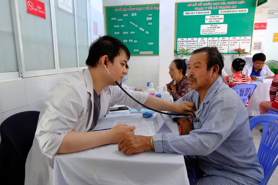 Người dân xã Thạnh An được thăm khám, sàng lọc bệnh tật. Người dân xã Thạnh An được thăm khám, sàng lọc bệnh tật.