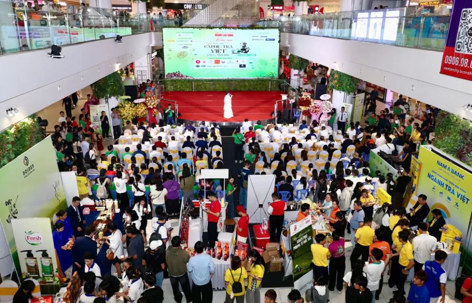 Lễ hội diễn ra với nhiều hoạt động sôi nổi