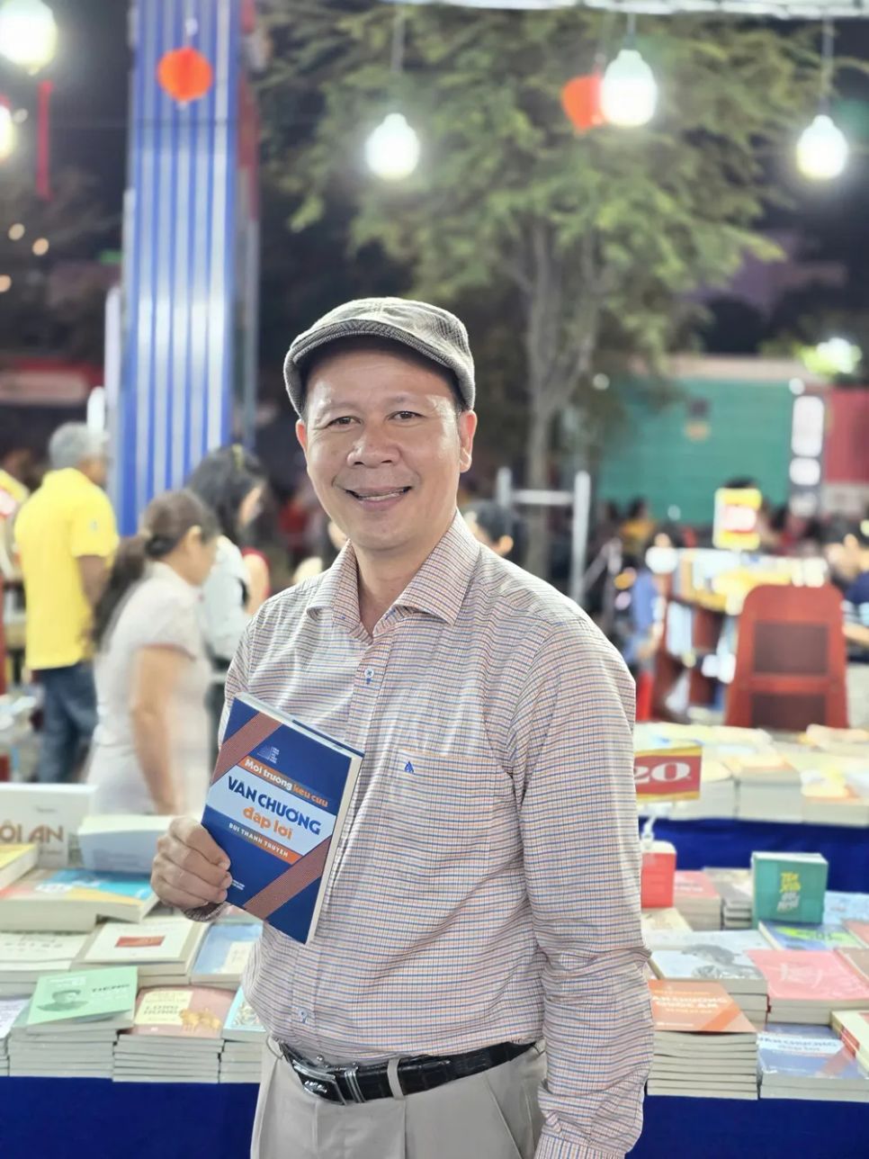 PGS-TS Bùi Thanh Truyền và ấn phẩm <i>Môi trường kêu cứu, văn chương đáp lời</i> PGS-TS Bùi Thanh Truyền và ấn phẩm <i>Môi trường kêu cứu, văn chương đáp lời</i>