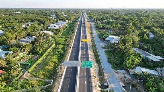 <i>Dự án cao tốc Mỹ Thuận - Cần Thơ nhìn từ trên cao</i>