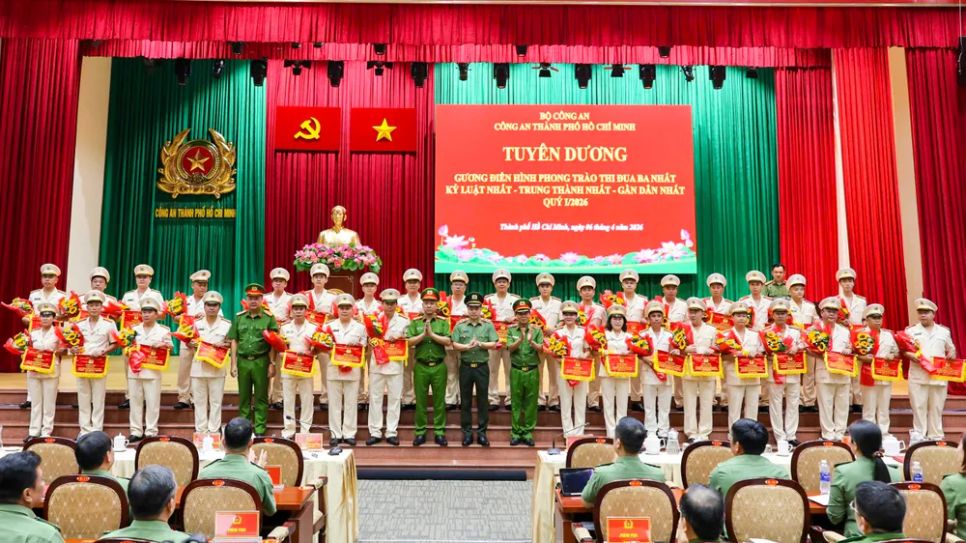 Ban Giám đốc Công an TPHCM tuyên dương các gương điển hình trong phong trào thi đua 