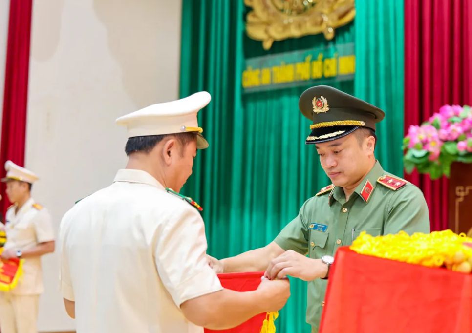 Trung tướng Mai Hoàng, Giám đốc Công an TPHCM tuyên dương các gương điển hình trong phong trào thi đua 