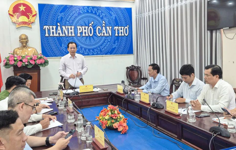 Phó Chủ tịch UBND TP Cần Thơ Vương Quốc Nam phát biểu chỉ đạo tại cuộc họp