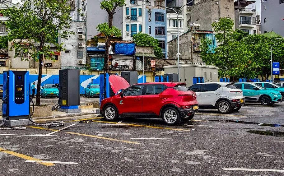 TP Hà Nội đang tập trung phát triển hệ thống trạm sạc xe điện trên địa bàn