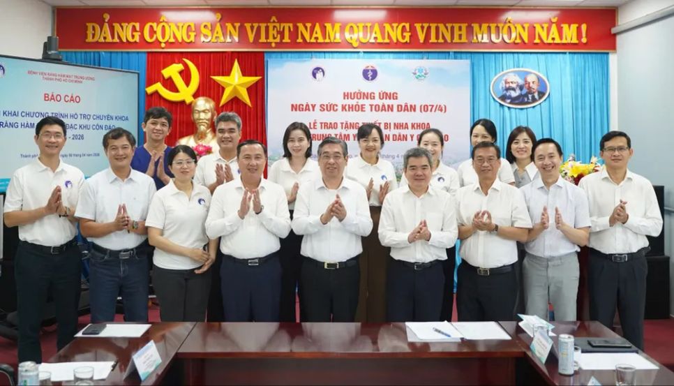 Các đại biểu tham dự buổi lễ. Các đại biểu tham dự buổi lễ.