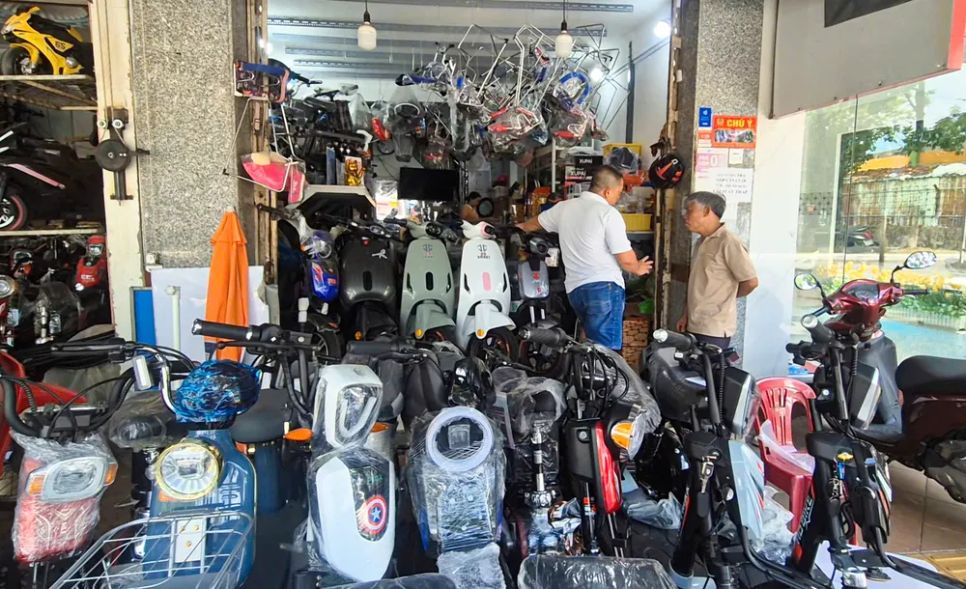 Một cửa hàng kinh doanh xe đạp điện, xe máy điện tại Cần Thơ