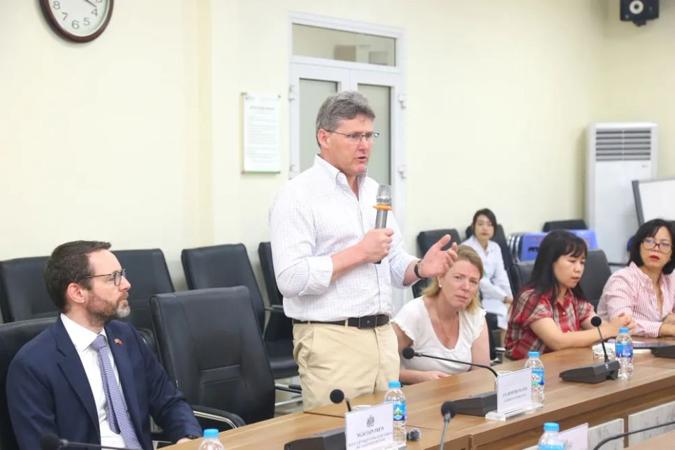 Thân nhân chị O.S.W. phát biểu tại buổi lễ tri ân. Ảnh: BVCC