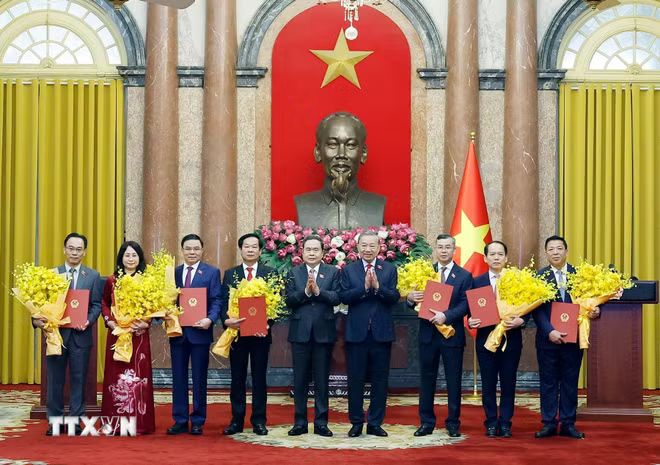 Tổng Bí thư, Chủ tịch nước trao Quyết định bổ nhiệm các thành viên Chính phủ Tổng Bí thư, Chủ tịch nước trao Quyết định bổ nhiệm các thành viên Chính phủ