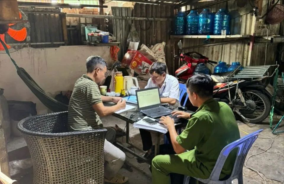 Lực lượng chức năng lập biên bản xử lý các điểm giết mổ heo chưa được cấp phép hoạt động Lực lượng chức năng lập biên bản xử lý các điểm giết mổ heo chưa được cấp phép hoạt động