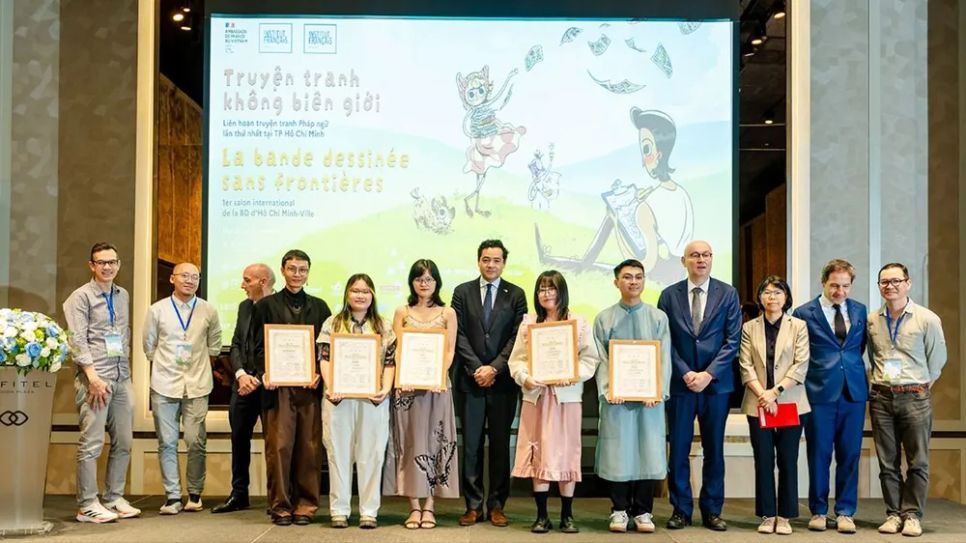 Các tác giả nhận giải trong cuộc thi sáng tác truyện tranh lần thứ 2-2025 Các tác giả nhận giải trong cuộc thi sáng tác truyện tranh lần thứ 2-2025