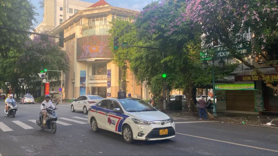 Cao điểm nắng nóng sẽ còn kéo dài tới ngày 14-4 Cao điểm nắng nóng sẽ còn kéo dài tới ngày 14-4