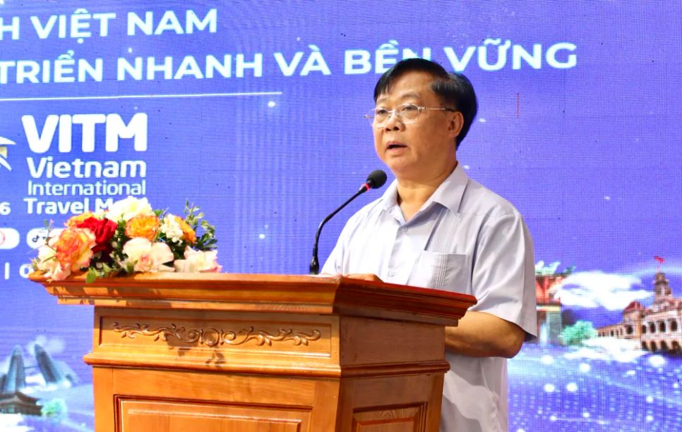 Phó Cục trưởng Cục Du lịch quốc gia Việt Nam Phạm Văn Thủy phát biểu tại tọa đàm