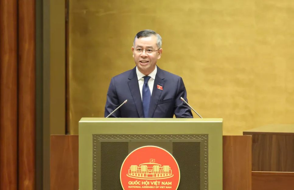 Bộ trưởng Bộ Tài chính Ngô Văn Tuấn trình bày tờ trình dự thảo nghị quyết. Ảnh: QUANG PHÚC Bộ trưởng Bộ Tài chính Ngô Văn Tuấn trình bày tờ trình dự thảo nghị quyết. Ảnh: QUANG PHÚC