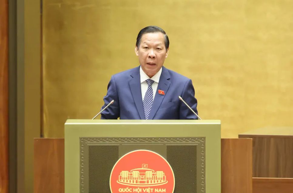 Chủ nhiệm Ủy ban Kinh tế và Tài chính Phan Văn Mãi trình bày báo cáo thẩm tra dự thảo nghị quyết. Ảnh: QUANG PHÚC Chủ nhiệm Ủy ban Kinh tế và Tài chính Phan Văn Mãi trình bày báo cáo thẩm tra dự thảo nghị quyết. Ảnh: QUANG PHÚC