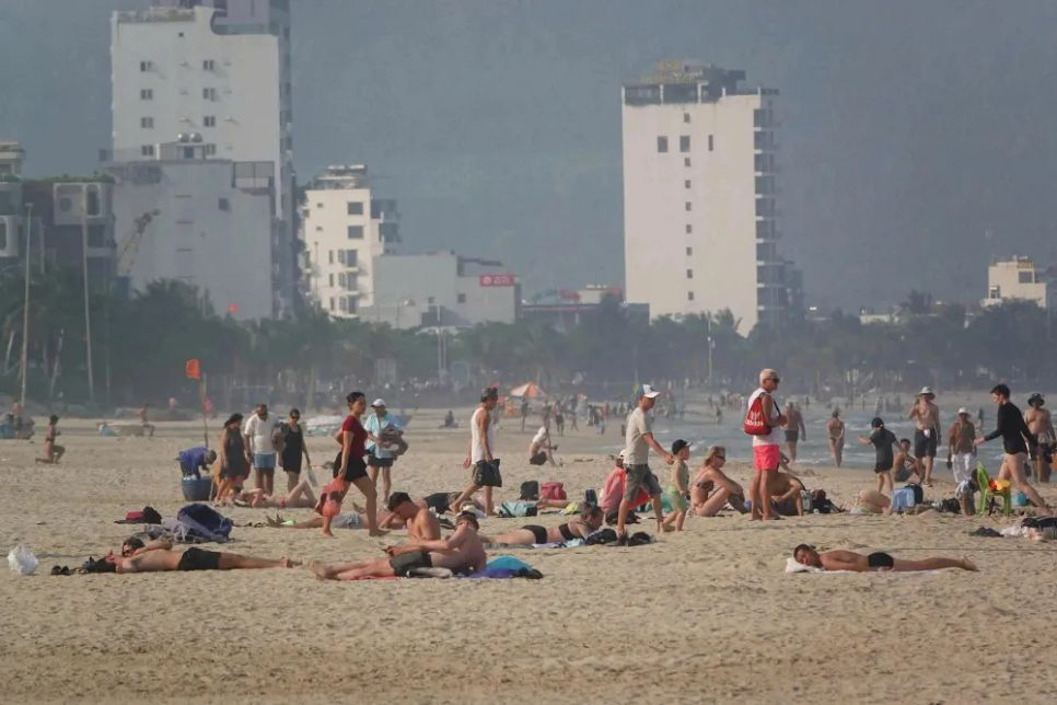 Nắng nóng gay gắt, nhiều người nhập viện vì sốc nhiệt Nắng nóng gay gắt, nhiều người nhập viện vì sốc nhiệt