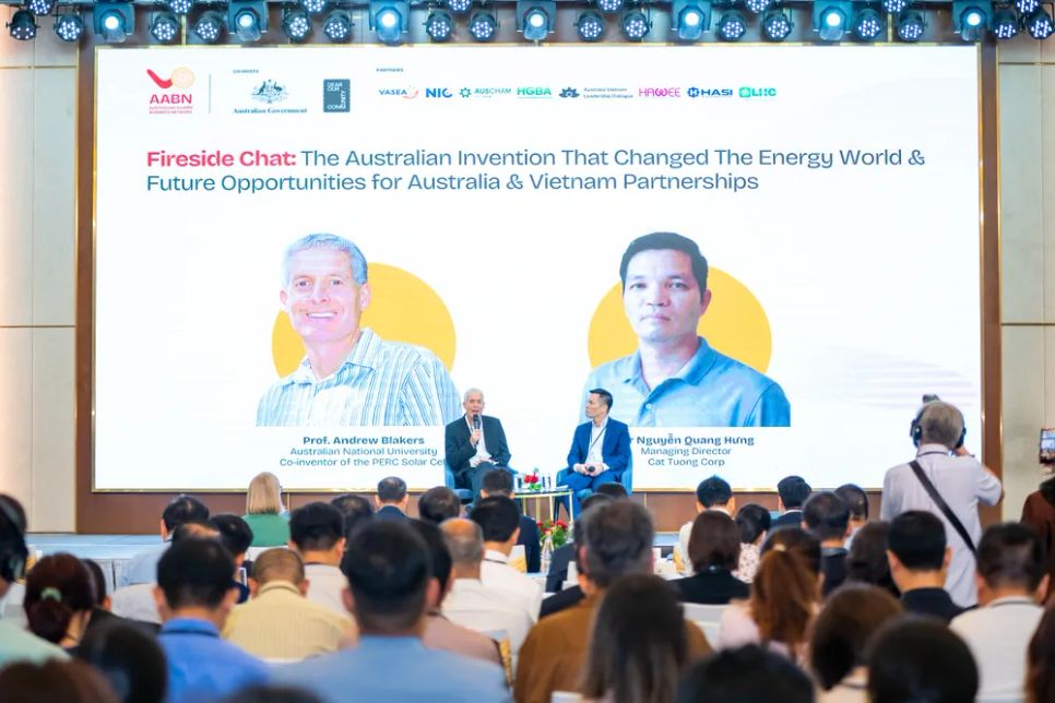 Các diễn giả chia sẻ góc nhìn tại diễn đàn.