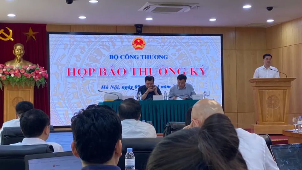Quang cảnh họp báo của Bộ Công thương, chiều 9-4. Ảnh: PHÚC HẬU