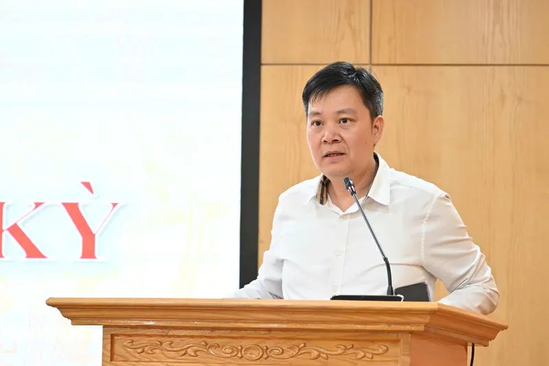 Ông Nguyễn Thế Hữu, Phó Cục trưởng Cục Điện lực (Bộ Công thương) thông tin tại họp báo. Ảnh: CẤN DŨNG Ông Nguyễn Thế Hữu, Phó Cục trưởng Cục Điện lực (Bộ Công thương) thông tin tại họp báo. Ảnh: CẤN DŨNG