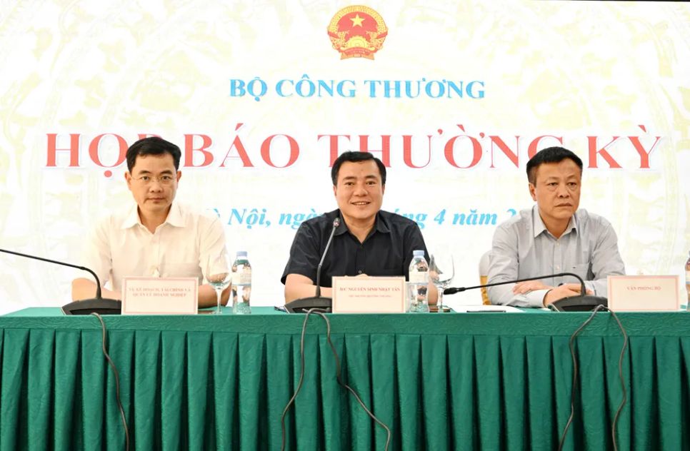 Quang cảnh họp báo chiều 9-4. Ảnh: CẤN DŨNG Quang cảnh họp báo chiều 9-4. Ảnh: CẤN DŨNG